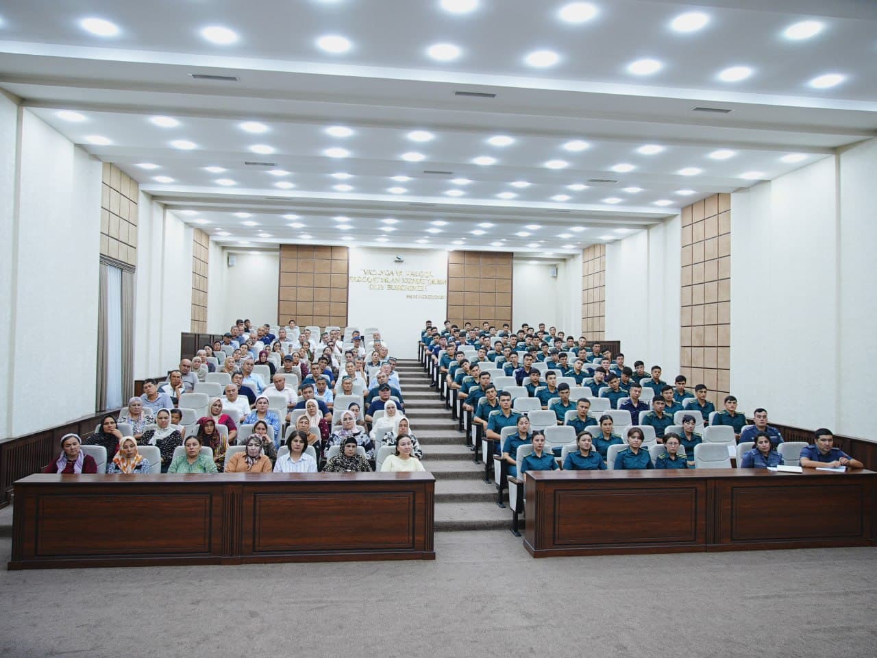 Namangan viloyati Ichki ishlar boshqarmasida yosh xodimlar va ularning ota-onalari bilan uchrashuv oʻtkazildi