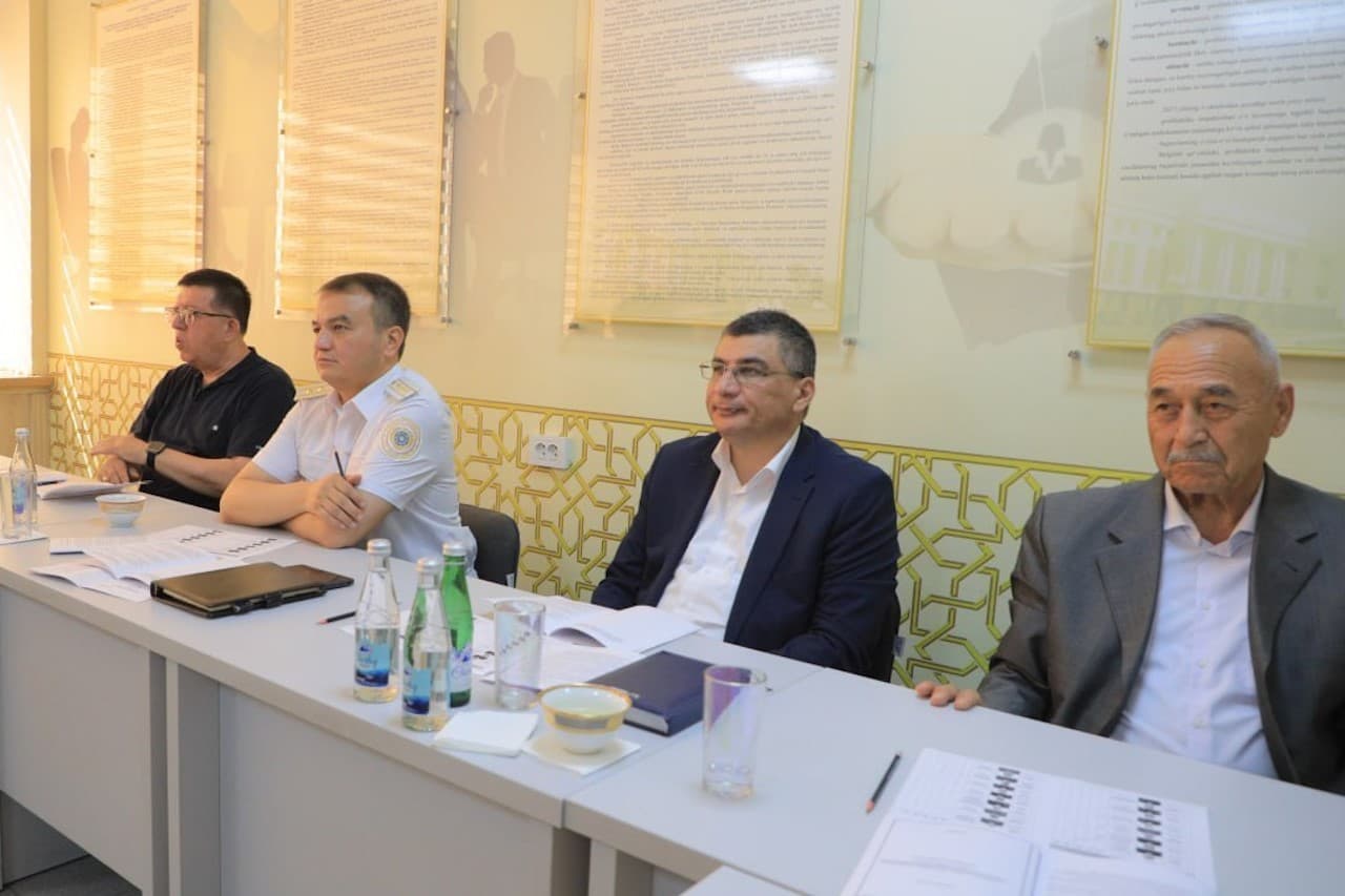 Ichki ishlar vazirligi akademiyasida taʼlim olayotgan magistratura tinglovchilari yakuniy davlat attestatsiyasini topshirmoqda