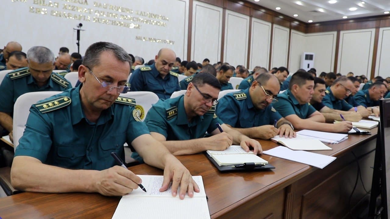Xorazm viloyati IIBda joriy yilning oʻtgan 6 oyi davomida amalga oshirilgan ishlar va kelgusi davr uchun chora-tadbirlarni belgilab olishga qaratilgan hisobot yigʻilishi boʻlib oʻtdi