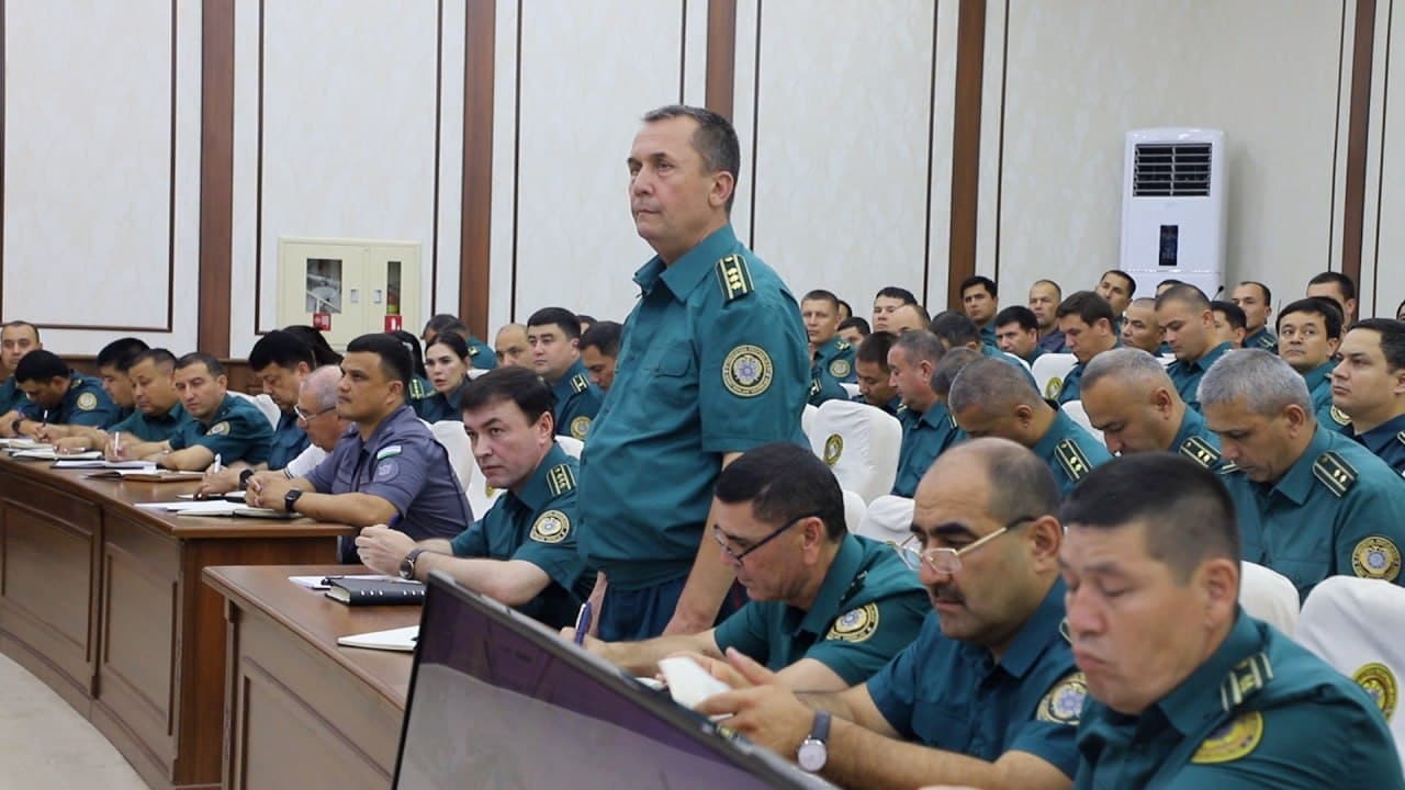 Xorazm viloyati IIBda joriy yilning oʻtgan 6 oyi davomida amalga oshirilgan ishlar va kelgusi davr uchun chora-tadbirlarni belgilab olishga qaratilgan hisobot yigʻilishi boʻlib oʻtdi