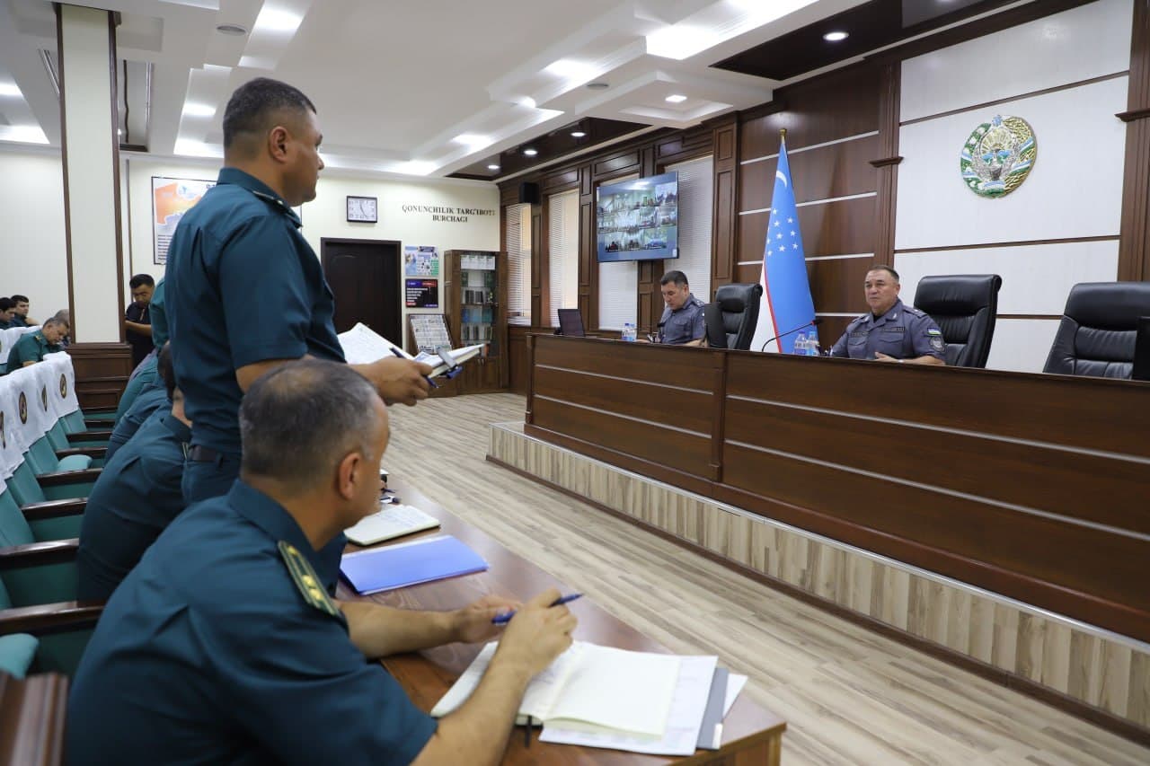 Navoiy viloyati IIBda Ichki ishlar vazirligi rahbariyati ishtirokida oʻtgan 6 oy davomida amalga oshirilgan ishlar yuzasidan sarhisob yigʻilishi boʻlib oʻtdi