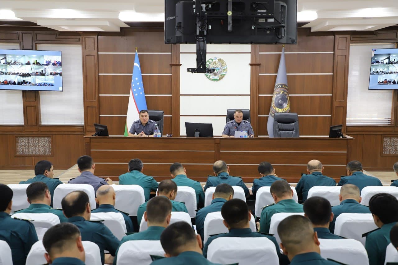 Navoiy viloyati IIBda Ichki ishlar vazirligi rahbariyati ishtirokida oʻtgan 6 oy davomida amalga oshirilgan ishlar yuzasidan sarhisob yigʻilishi boʻlib oʻtdi