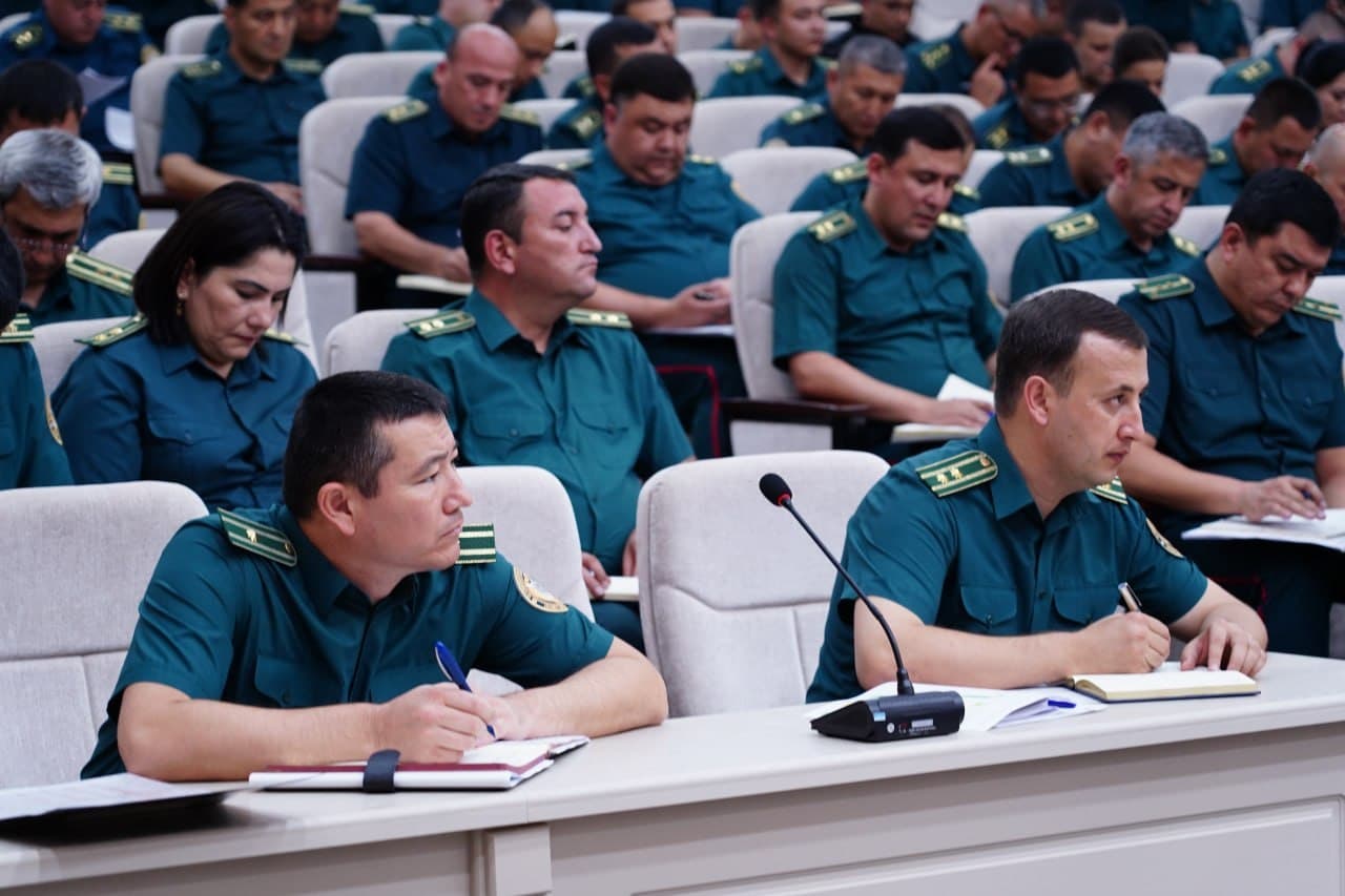 Ichki ishlar vazirligi rahbariyati ishtirokida Samarqand viloyati Ichki ishlar boshqarmasining 2026-yilning 6 oylik faoliyati boʻyicha sarhisob yigʻilishi boʻlib oʻtdi