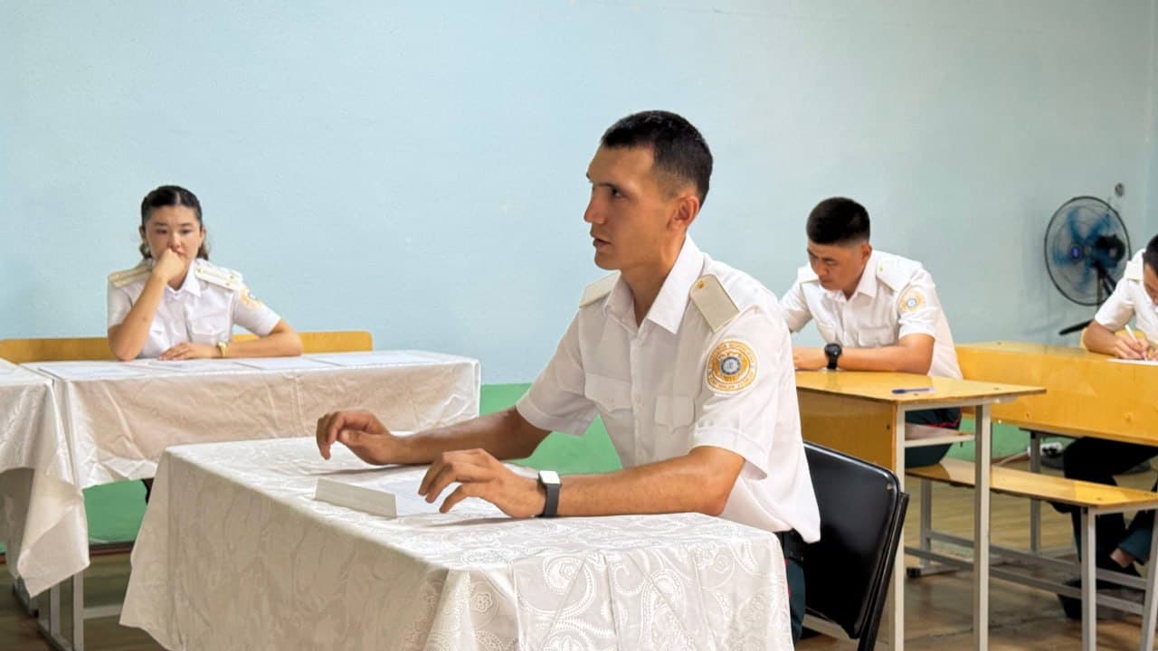 Bitiruvchilarning yakuniy davlat attestatsiyasi oʻtkazilmoqda