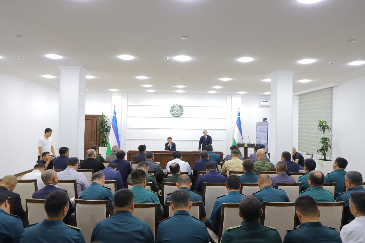 Сирдарё вилоятида халқ депутатлари вилоят Кенгашининг навбатдан ташқари сессиясида ҳудудда жиноятчиликни жиловлаш ҳамда криминоген вазиятни барқарорлаштиришга қаратилган масалалар кўриб чиқилди