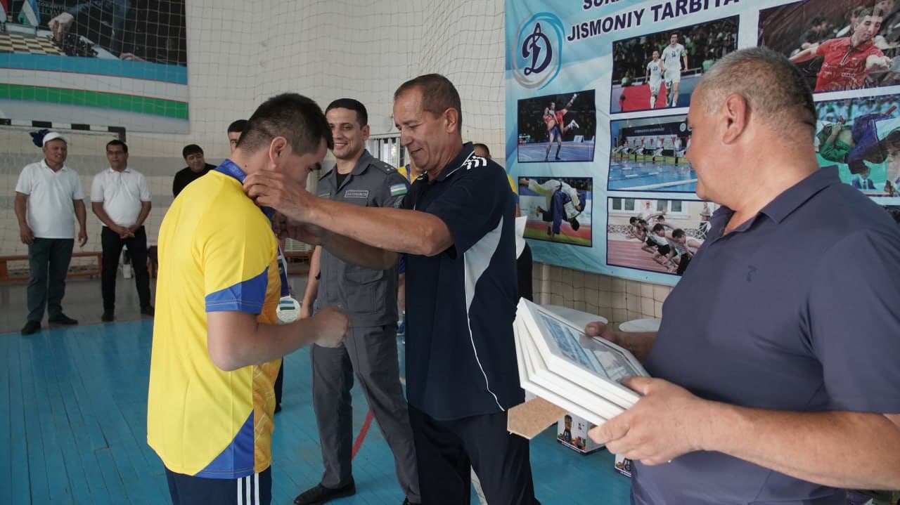 Surxondaryo viloyati Huquqni muhofaza qiluvchi organlarida xizmat oʻtayotgan xodimlar va harbiy xizmatchilar oʻrtasida sportning “Voleybol” turi boʻyicha musobaqa oʻtkazildi