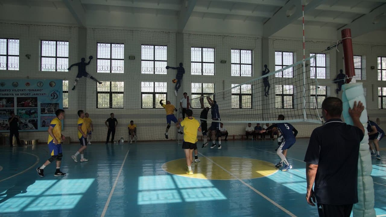 Surxondaryo viloyati Huquqni muhofaza qiluvchi organlarida xizmat oʻtayotgan xodimlar va harbiy xizmatchilar oʻrtasida sportning “Voleybol” turi boʻyicha musobaqa oʻtkazildi
