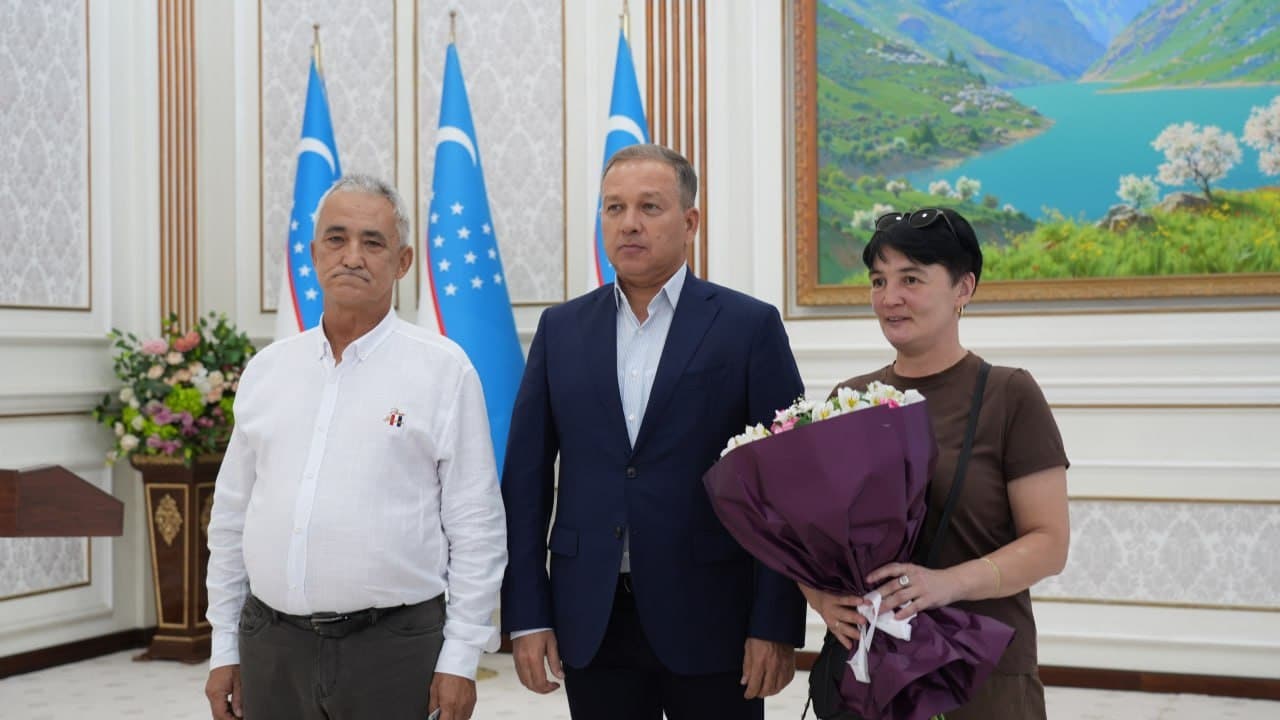 Navoiyda mustaqillik bayrami munosabati bilan fuqaroligi boʻlmagan shaxslarga Oʻzbekiston Respublikasi fuqarosi maqomi berildi
