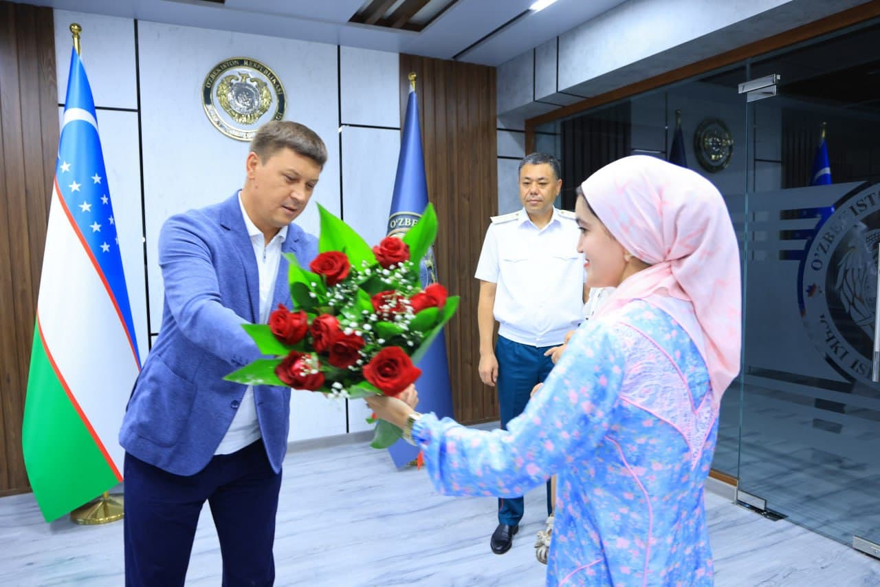 Namangan viloyatida davlatimiz mustaqilligining 35-yilligi arafasida fuqarolikka qabul qilingan shaxslarga ID-kartalar tantanali topshirildi