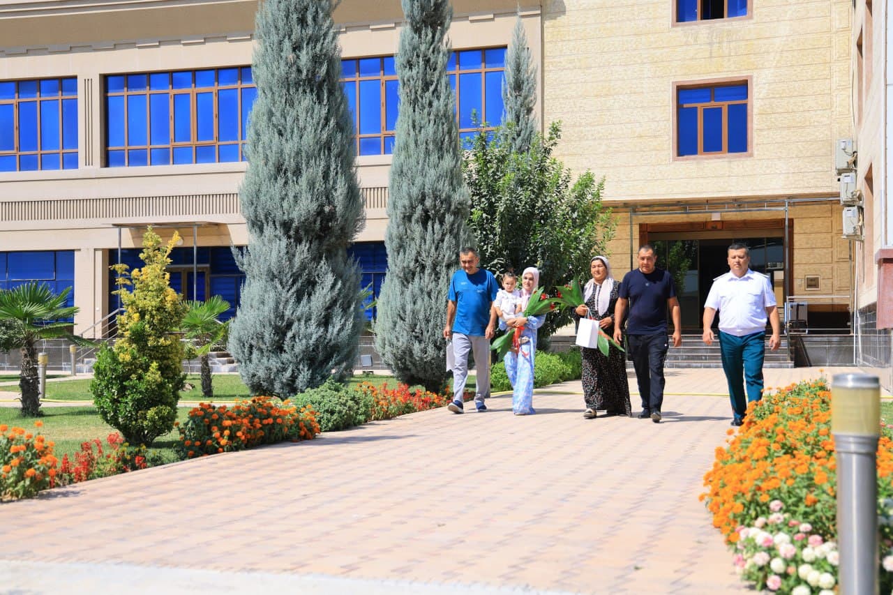 Namangan viloyatida davlatimiz mustaqilligining 35-yilligi arafasida fuqarolikka qabul qilingan shaxslarga ID-kartalar tantanali topshirildi