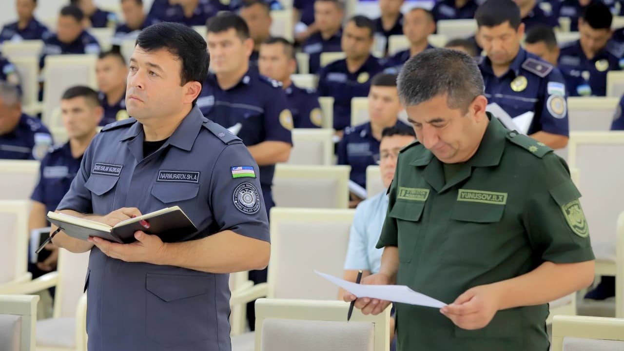 В Денауском районе хоким Сурхандарьинской области провел встречу с инспекторами профилактики правонарушений