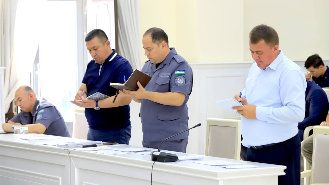 В Денауском районе хоким Сурхандарьинской области провел встречу с инспекторами профилактики правонарушений