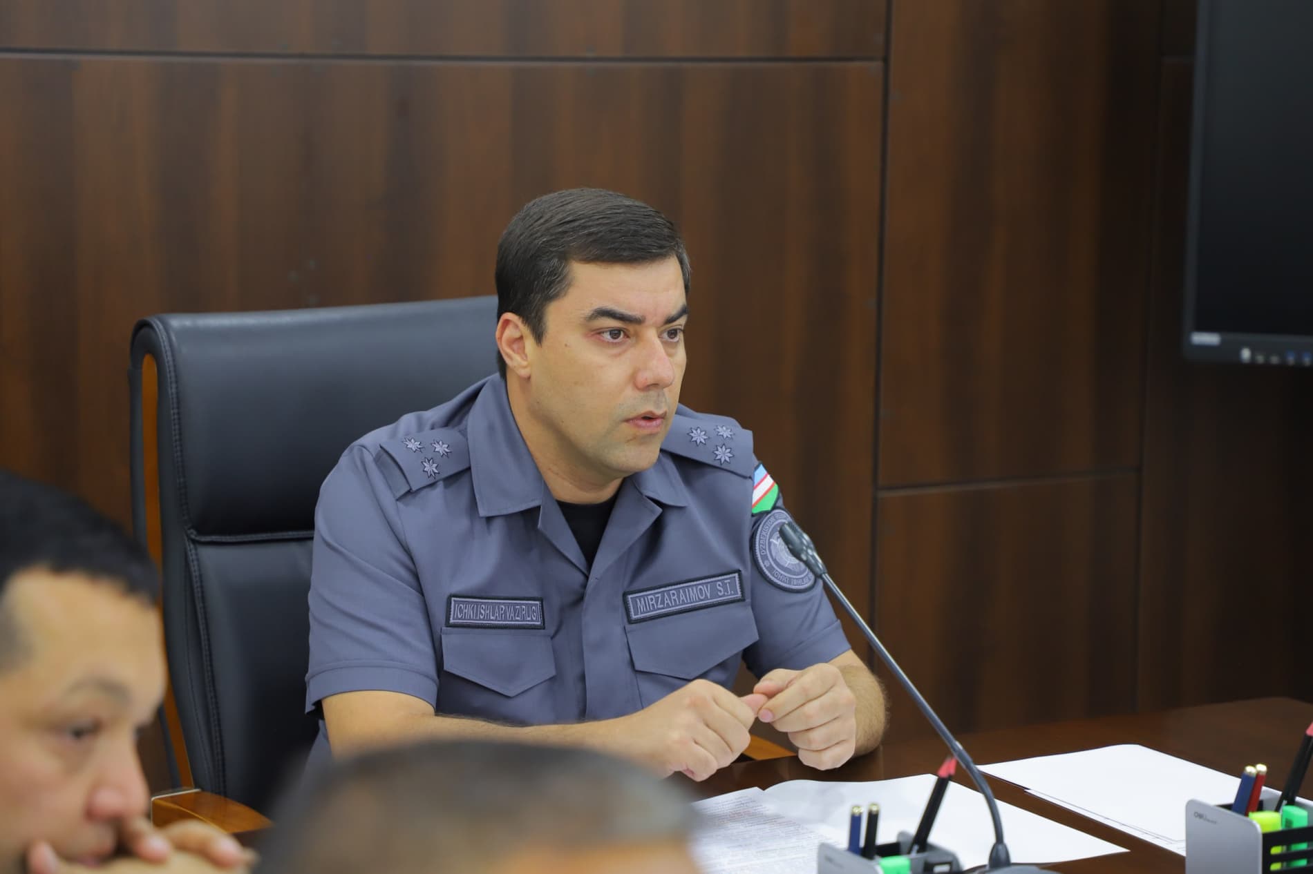 Sirdaryo viloyati IIB rahbariyati tomonidan jinoyatchilik profilaktikasi, huquqbuzarliklarga qarshi kurashish va murojaatlar bilan ishlash masalalari boʻyicha tanqidiy-tahliliy yigʻilish oʻtkazildi