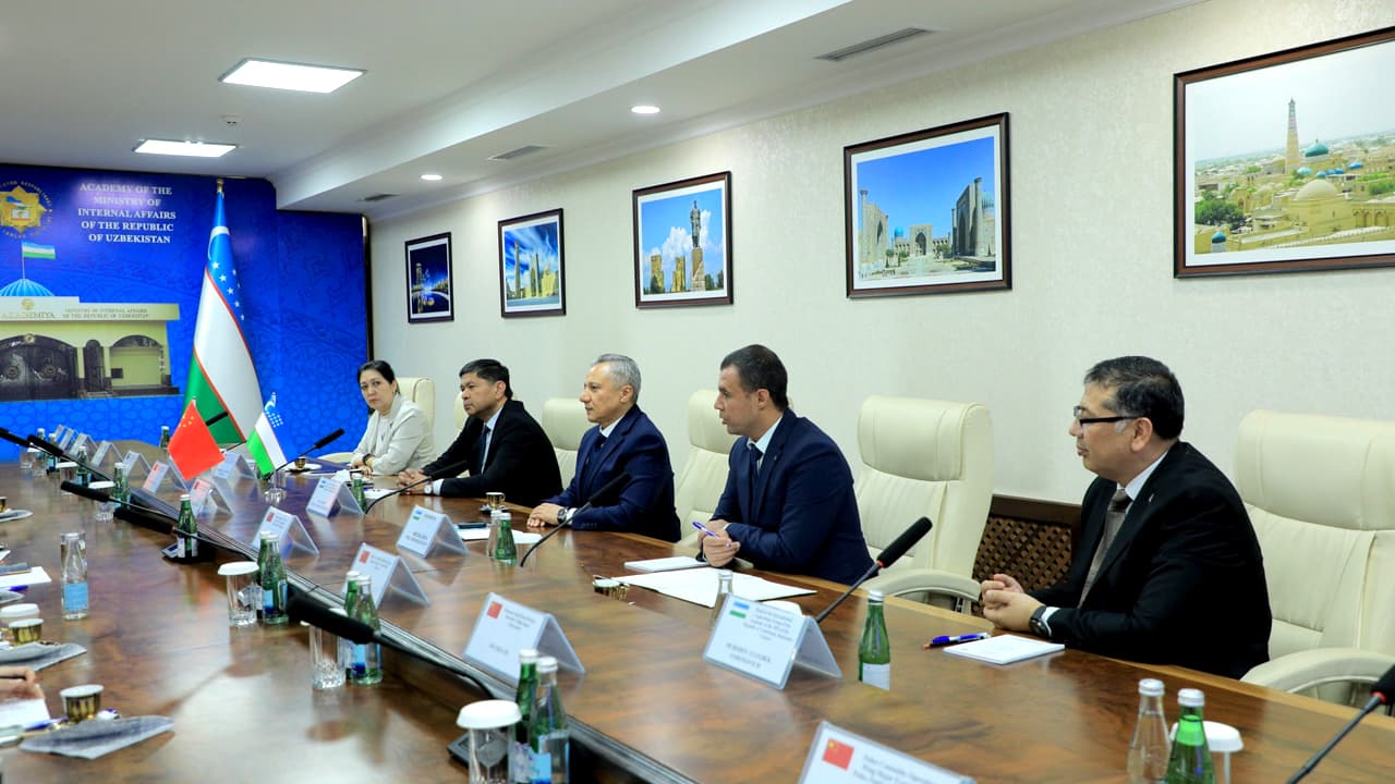 A delegation from the Hong Kong Police Force visited the Academy of the Ministry of Internal Affairs