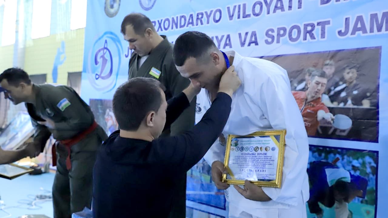 Сурхондарё вилояти ҳуқуқни муҳофаза қилувчи органлар ходимлари ва ҳарбий хизматчилар ўртасида спортнинг «Қўл жанги» тури бўйича мусобақа ўтказилди