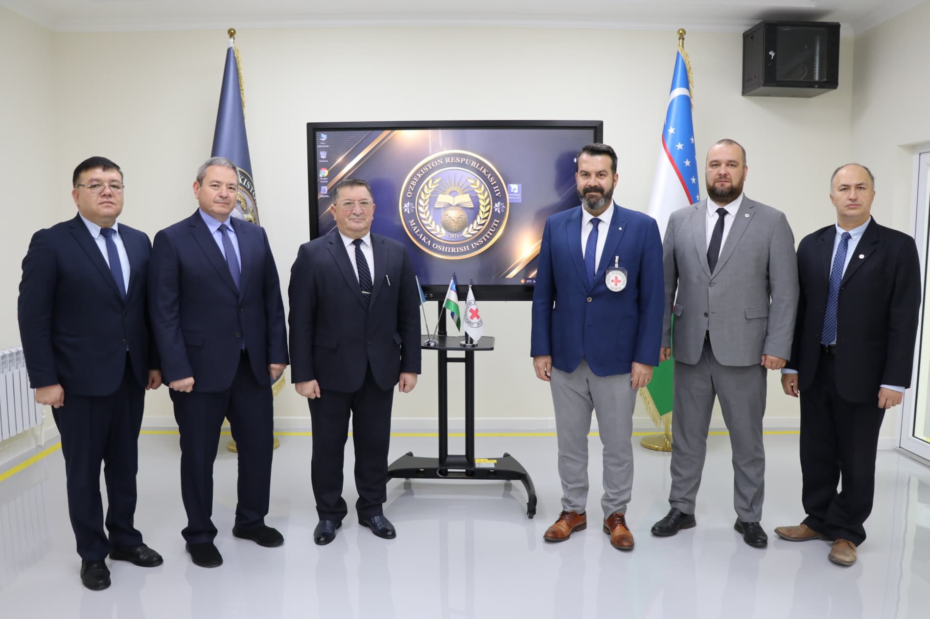 ИИВ Малака ошириш институти ва Халқаро Қизил Хоч қўмитасининг ҳамкорлик истиқболлари муҳокама қилинди