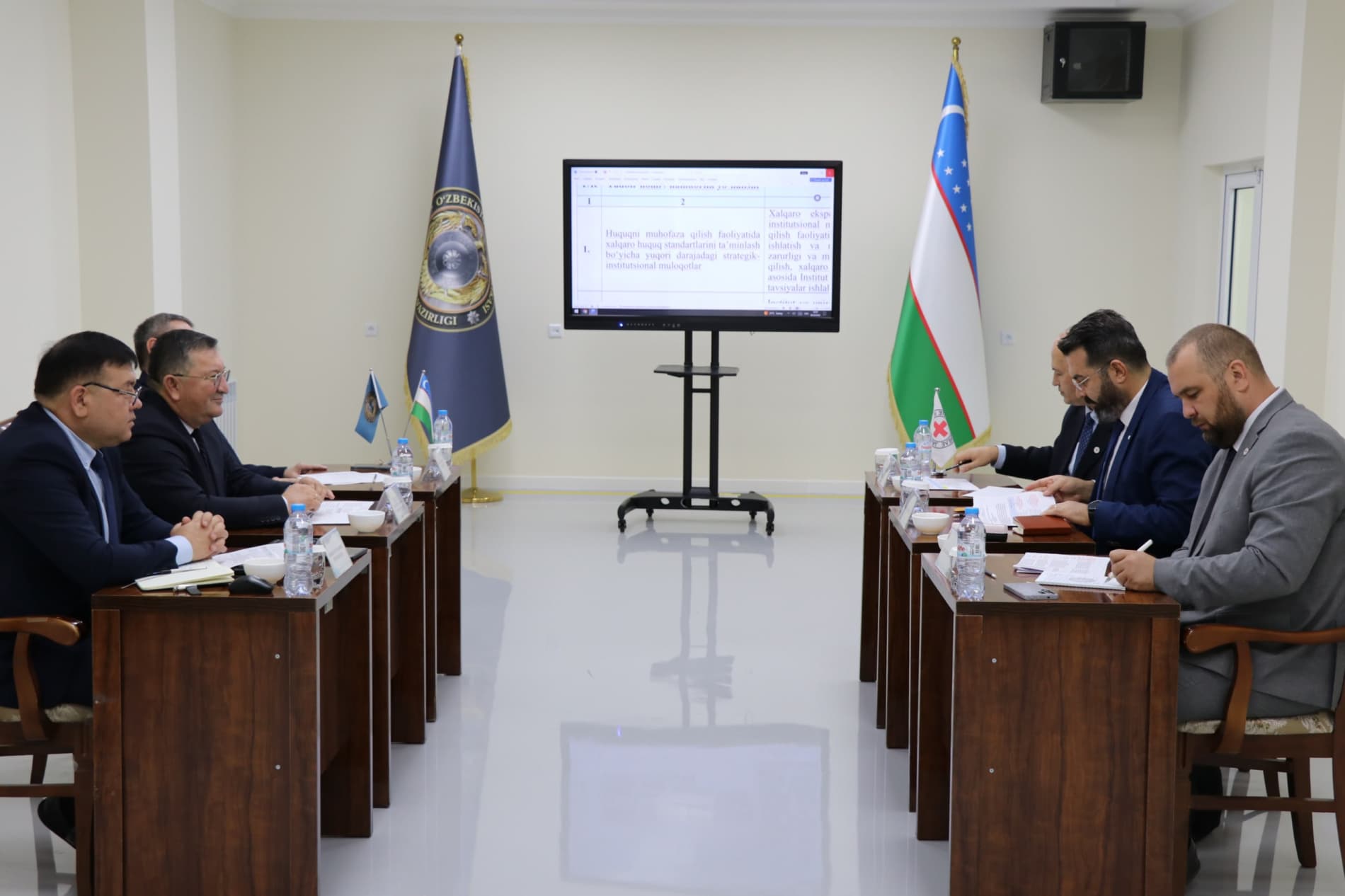 ИИВ Малака ошириш институти ва Халқаро Қизил Хоч қўмитасининг ҳамкорлик истиқболлари муҳокама қилинди