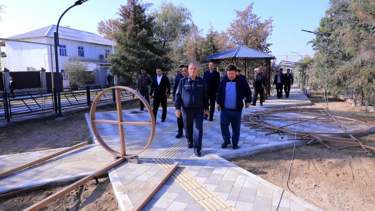 Jizzax viloyatida xodimlar uchun uy-joylar qurilishi va jamoat xavfsizligini taʼminlash ishlari oʻrganildi
