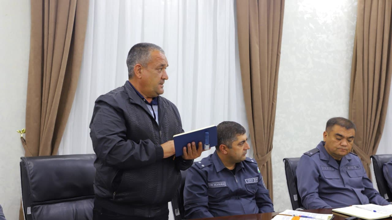 Сирдарё вилояти ИИБ раҳбарияти томонидан ёшлар ўртасида гиёҳвандлик ва психотроп моддалар тарқалишининг олдини олиш ҳамда фуқароларни кибержиноятлардан ҳимоя қилиш борасида амалга оширилаётган ишлар муҳокама қилинди
