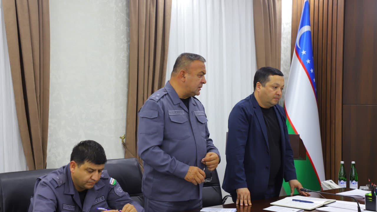 Сирдарё вилояти ИИБ раҳбарияти томонидан ёшлар ўртасида гиёҳвандлик ва психотроп моддалар тарқалишининг олдини олиш ҳамда фуқароларни кибержиноятлардан ҳимоя қилиш борасида амалга оширилаётган ишлар муҳокама қилинди