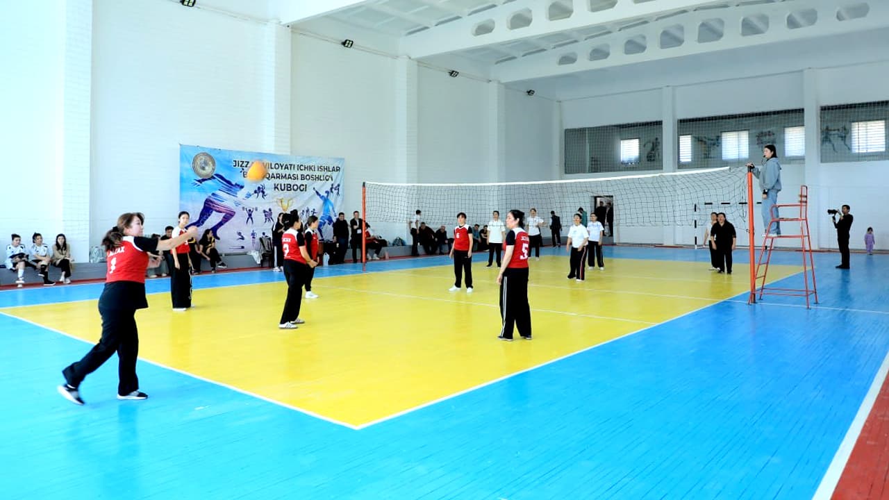 Jizzax va Sirdaryo viloyatlari jurnalist ayollari voleybol maydonida kuch sinashdi