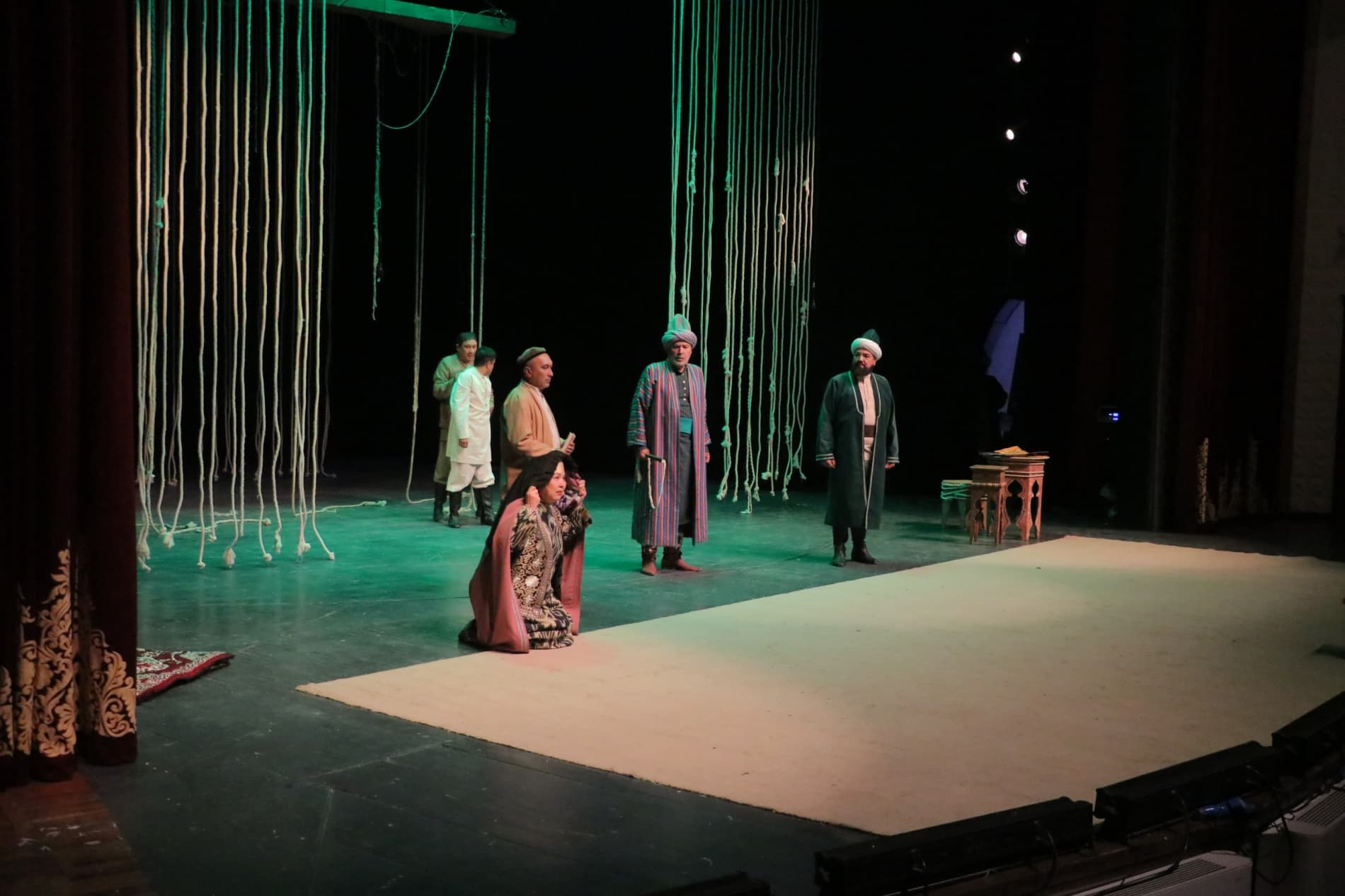 21-oktyabr — Oʻzbek tili bayrami munosabati bilan Sirdaryo viloyati Musiqali drama teatrida Sirdaryo viloyati ichki ishlar organlari xodimlari ishtirokida maʼnaviy-maʼrifiy tadbir oʻtkazildi