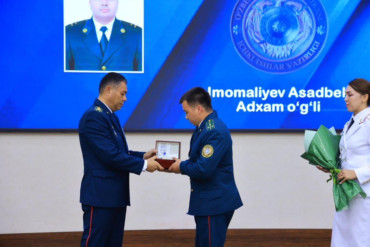 Namangan viloyati IIBda 25-oktabr — Ichki ishlar organlari xodimlari kuni va tizim tashkil etilganining 35 yilligi munosabati bilan bayram tadbirlari davom ettirilib, bir guruh xodimlar taqdirlandi