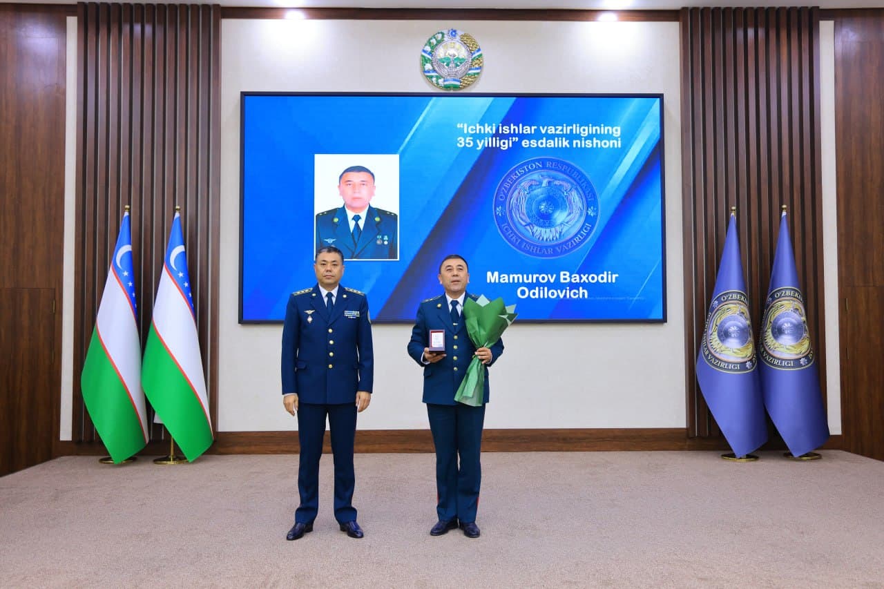 Namangan viloyati IIBda 25-oktabr — Ichki ishlar organlari xodimlari kuni va tizim tashkil etilganining 35 yilligi munosabati bilan bayram tadbirlari davom ettirilib, bir guruh xodimlar taqdirlandi