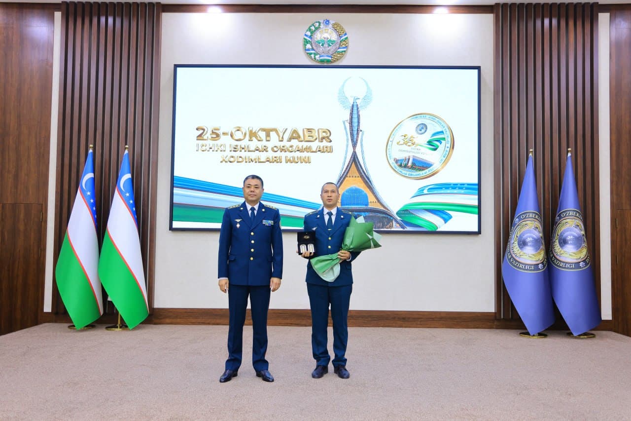 Namangan viloyati IIBda 25-oktabr — Ichki ishlar organlari xodimlari kuni va tizim tashkil etilganining 35 yilligi munosabati bilan bayram tadbirlari davom ettirilib, bir guruh xodimlar taqdirlandi