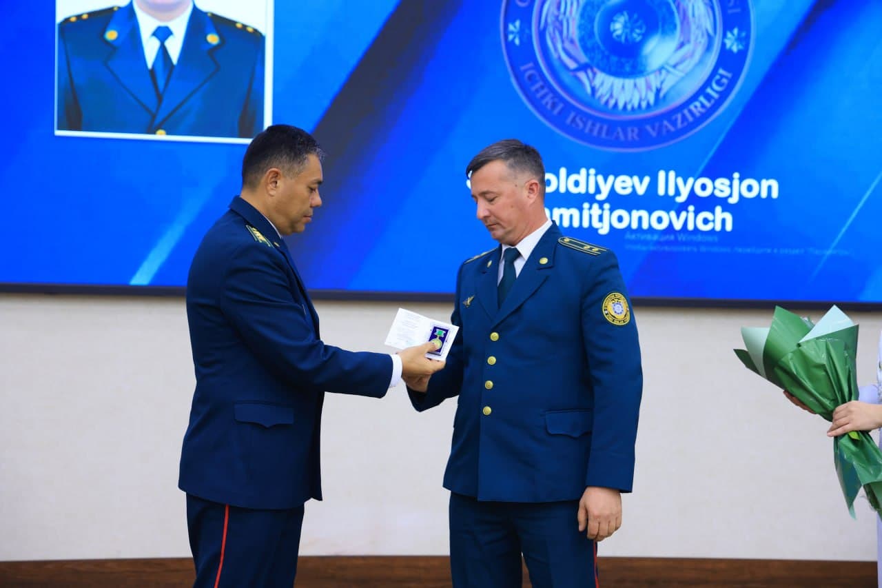 Namangan viloyati IIBda 25-oktabr — Ichki ishlar organlari xodimlari kuni va tizim tashkil etilganining 35 yilligi munosabati bilan bayram tadbirlari davom ettirilib, bir guruh xodimlar taqdirlandi