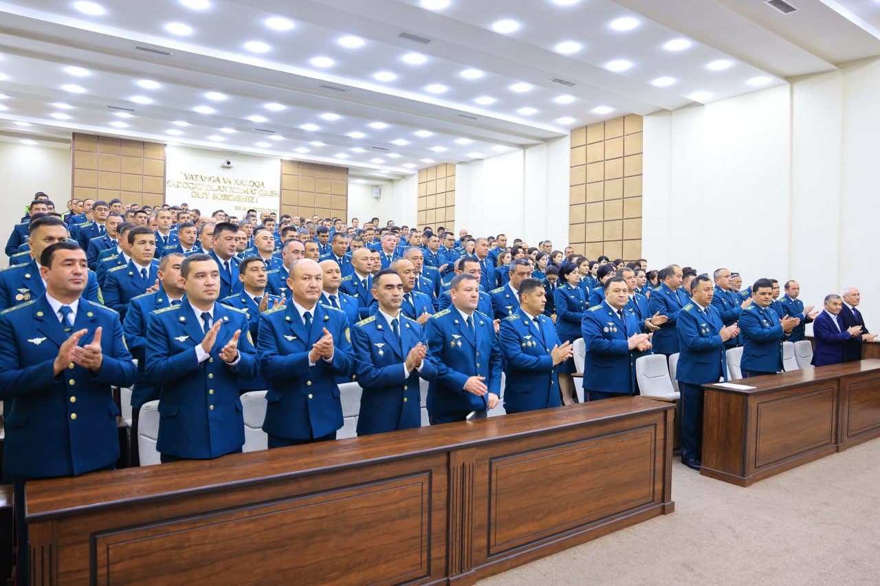 Namangan viloyati IIBda 25-oktabr — Ichki ishlar organlari xodimlari kuni va tizim tashkil etilganining 35 yilligi munosabati bilan bayram tadbirlari davom ettirilib, bir guruh xodimlar taqdirlandi