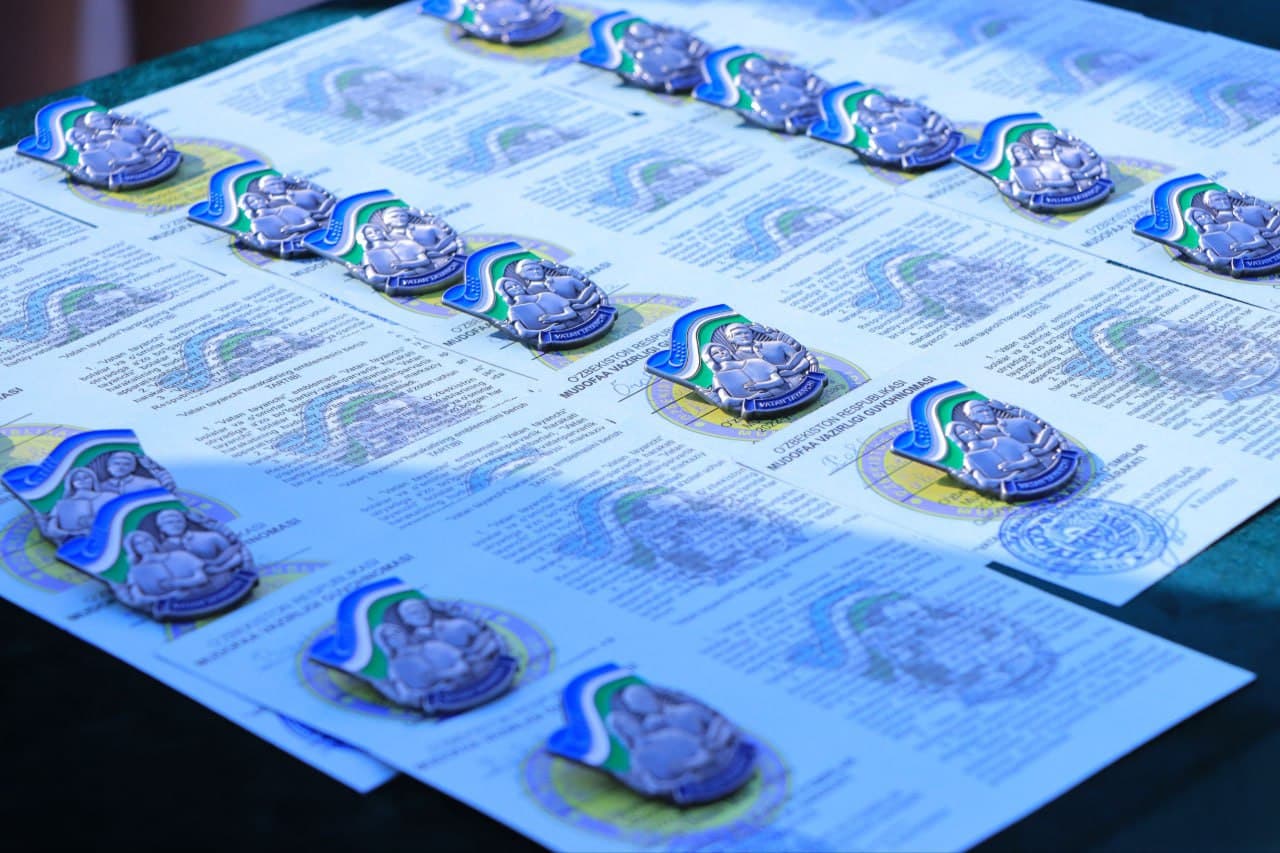 Jizzaxda “Vatan tayanchi” a’zolariga ko‘krak nishonlari topshirildi