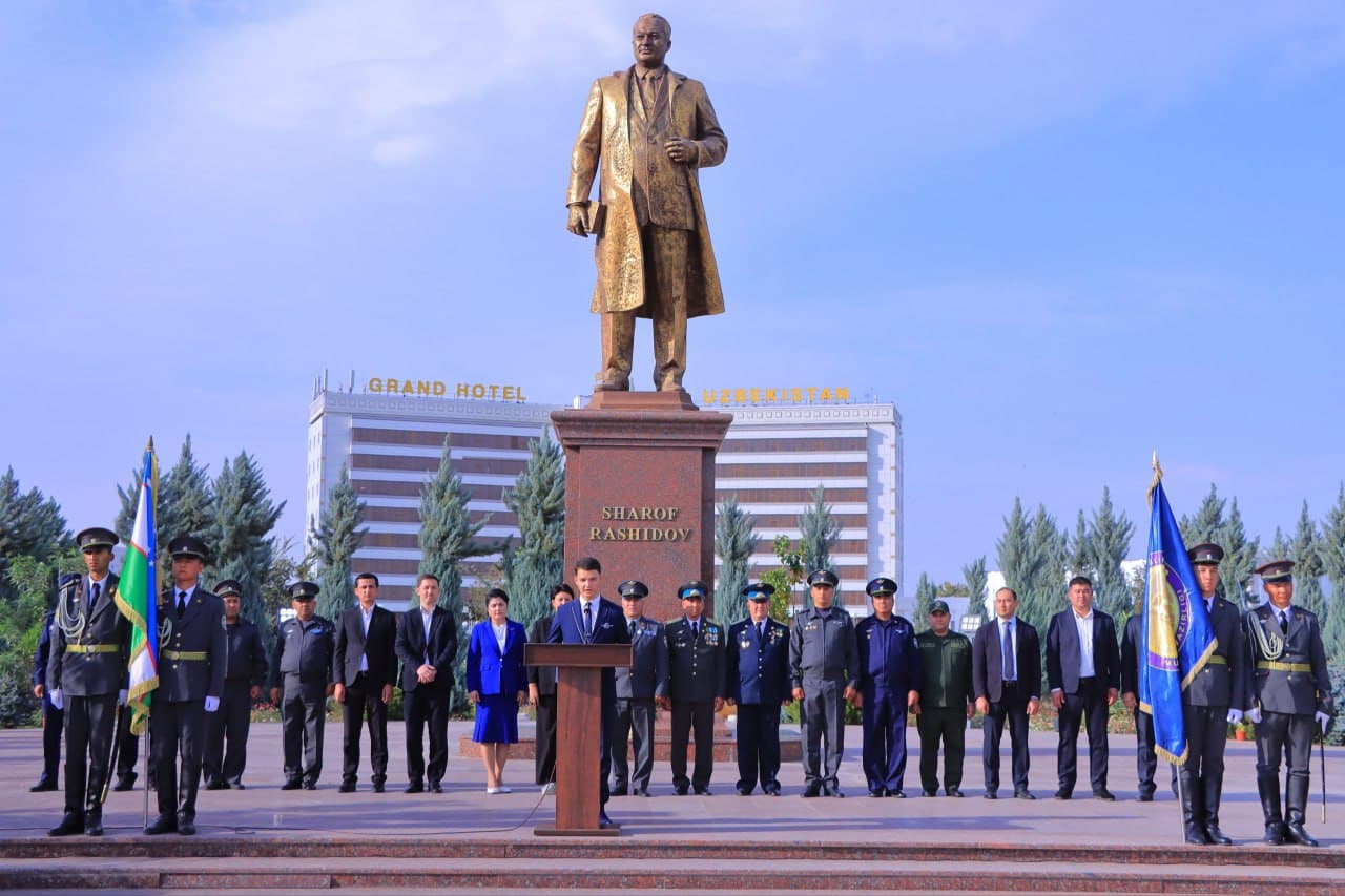 Jizzaxda “Vatan tayanchi” a’zolariga ko‘krak nishonlari topshirildi