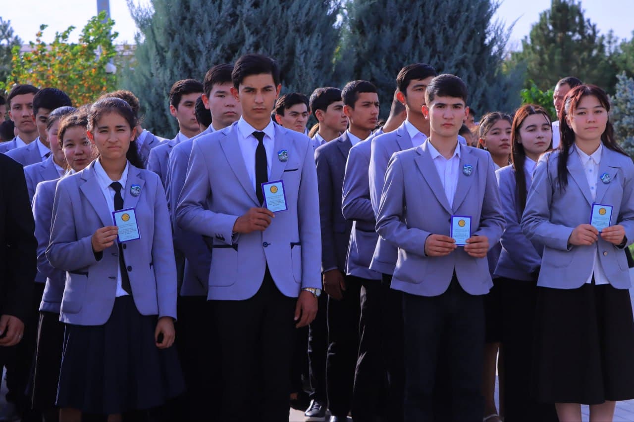 Jizzaxda “Vatan tayanchi” a’zolariga ko‘krak nishonlari topshirildi