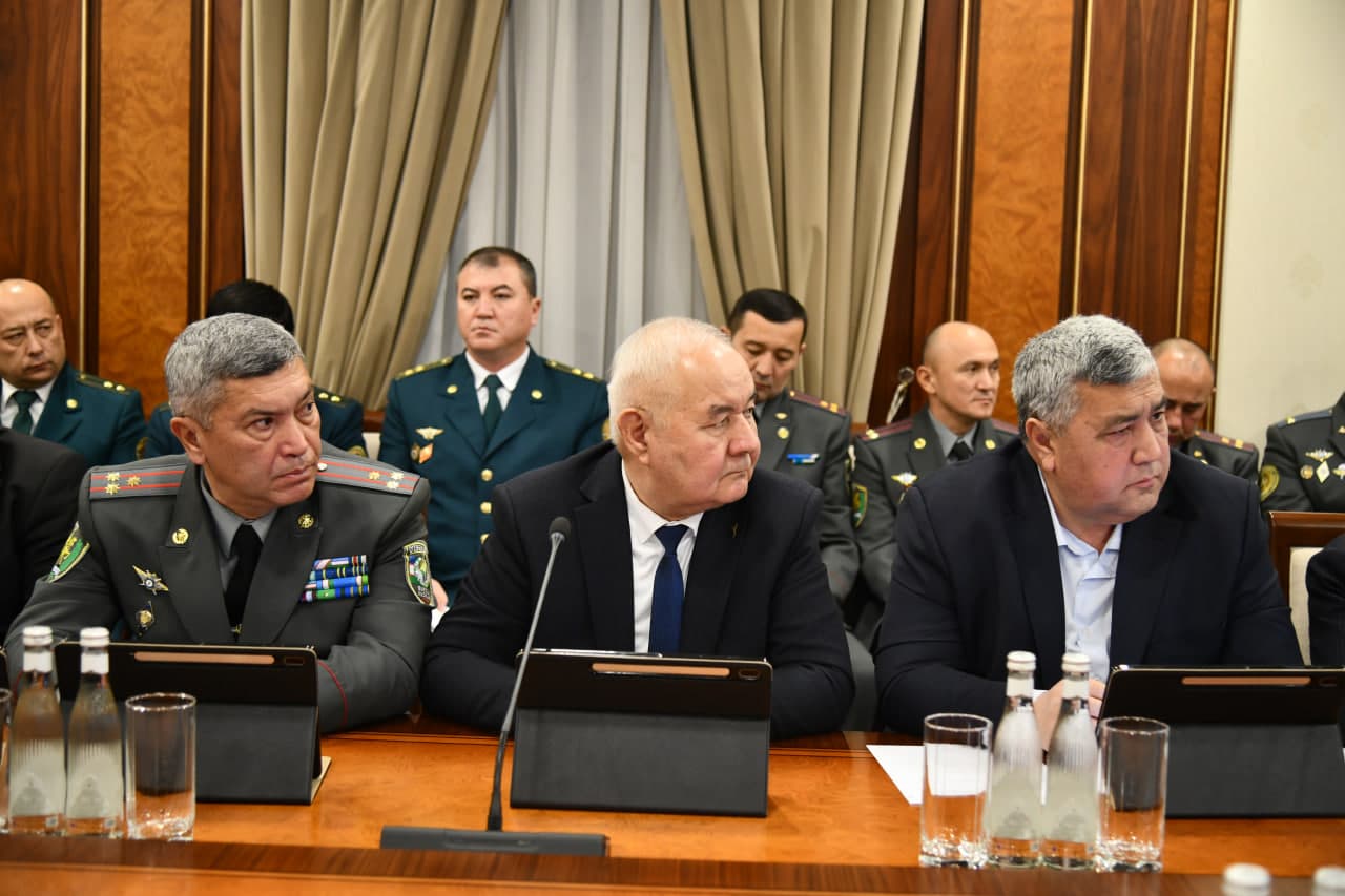 Mudofaa vazirligi qoʻshinlarining doimiy jangovar shayligi masalalari muhokama qilindi