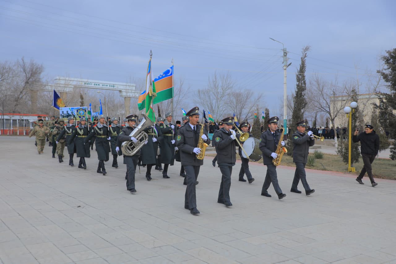 Nukus shahridagi Prezident maktabida “Harbiylar va yoshlar uchrashuvi” bo‘lib o‘tdi