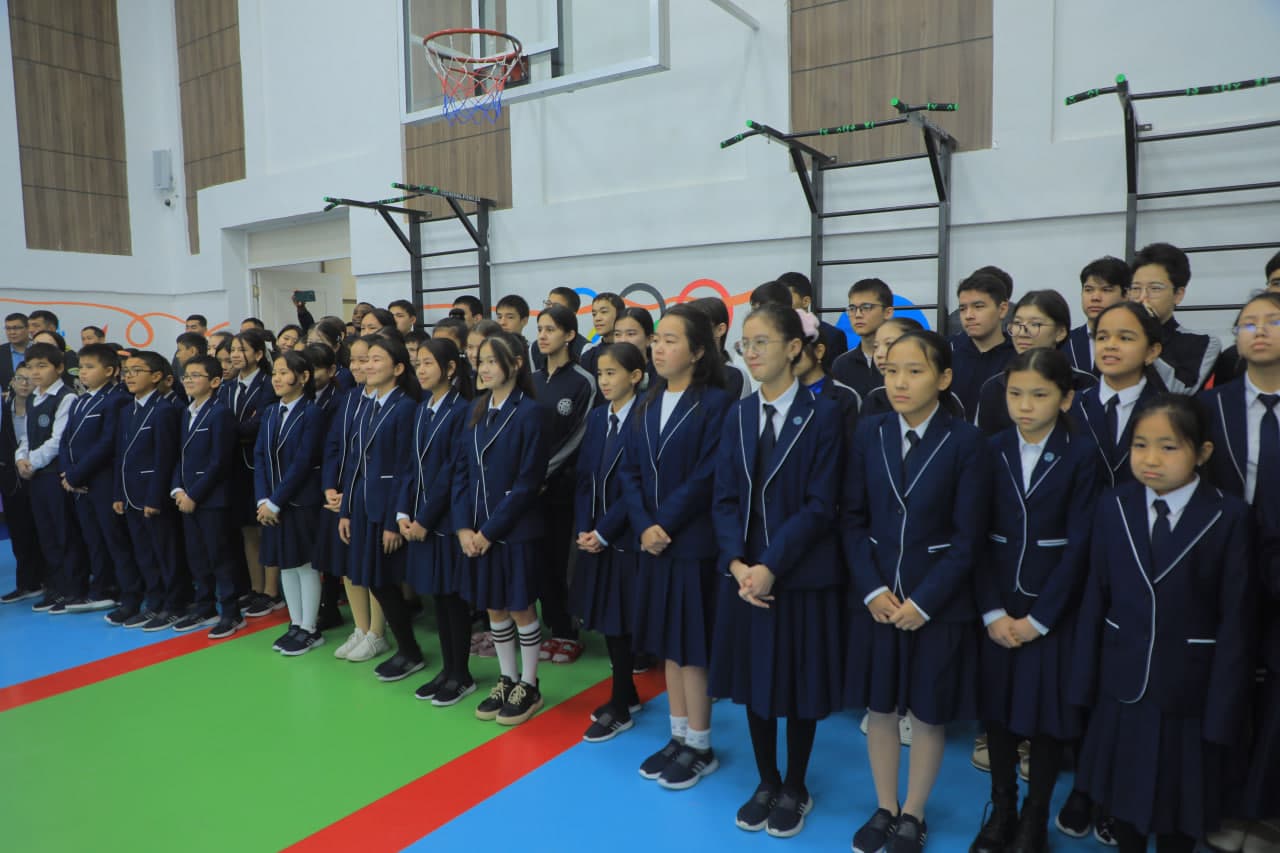 Nukus shahridagi Prezident maktabida “Harbiylar va yoshlar uchrashuvi” bo‘lib o‘tdi