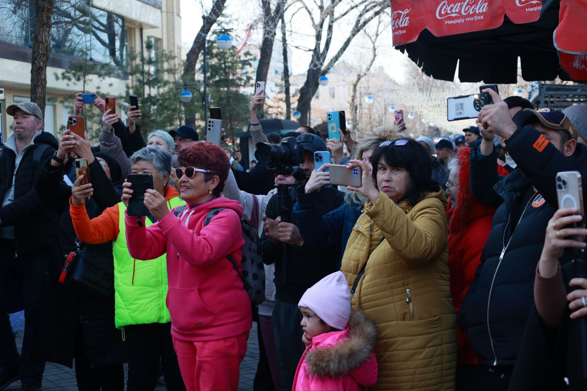 Qorbobo kiyimidagi harbiy orkestr jamoalari o‘z konsert dasturlarini taqdim etmoqda
