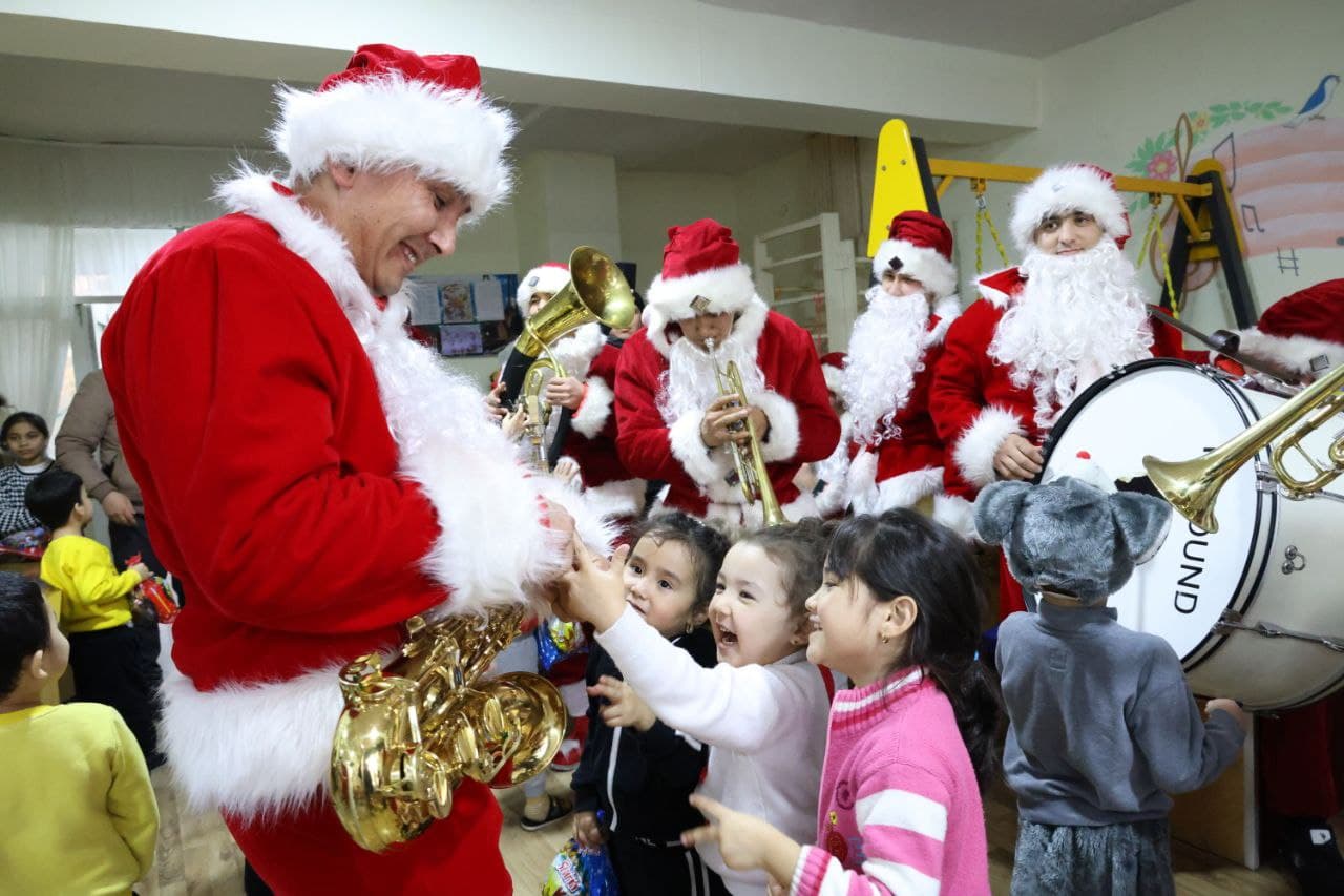 Harbiy orkestr jamoalari poytaxtimiz bo‘ylab yurtdoshlarimizga bayram shukuhini ulashmoqda