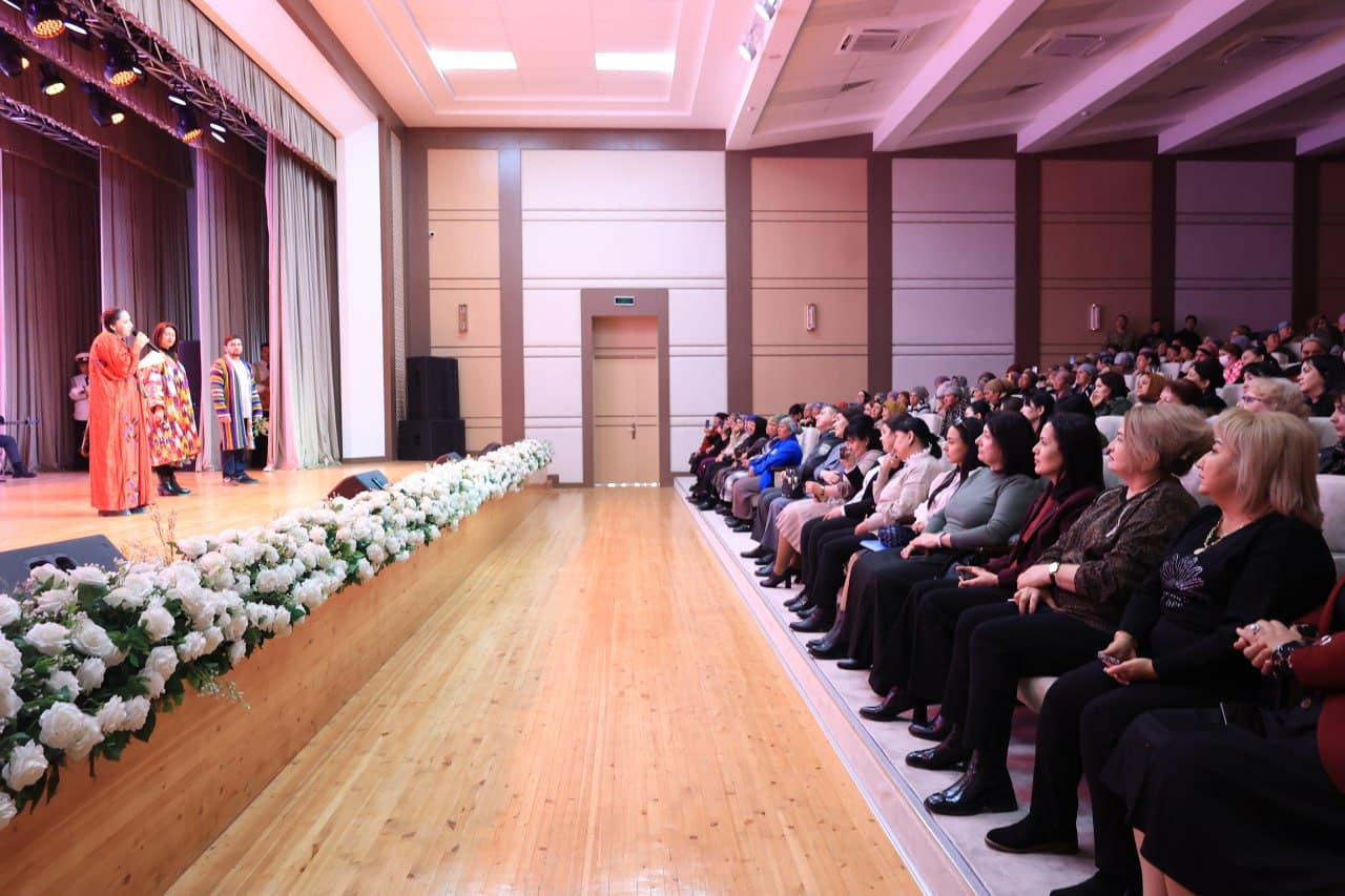 Sen baribir muqaddassan, muqaddas ayol!