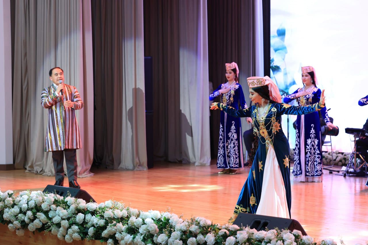 Sen baribir muqaddassan, muqaddas ayol!