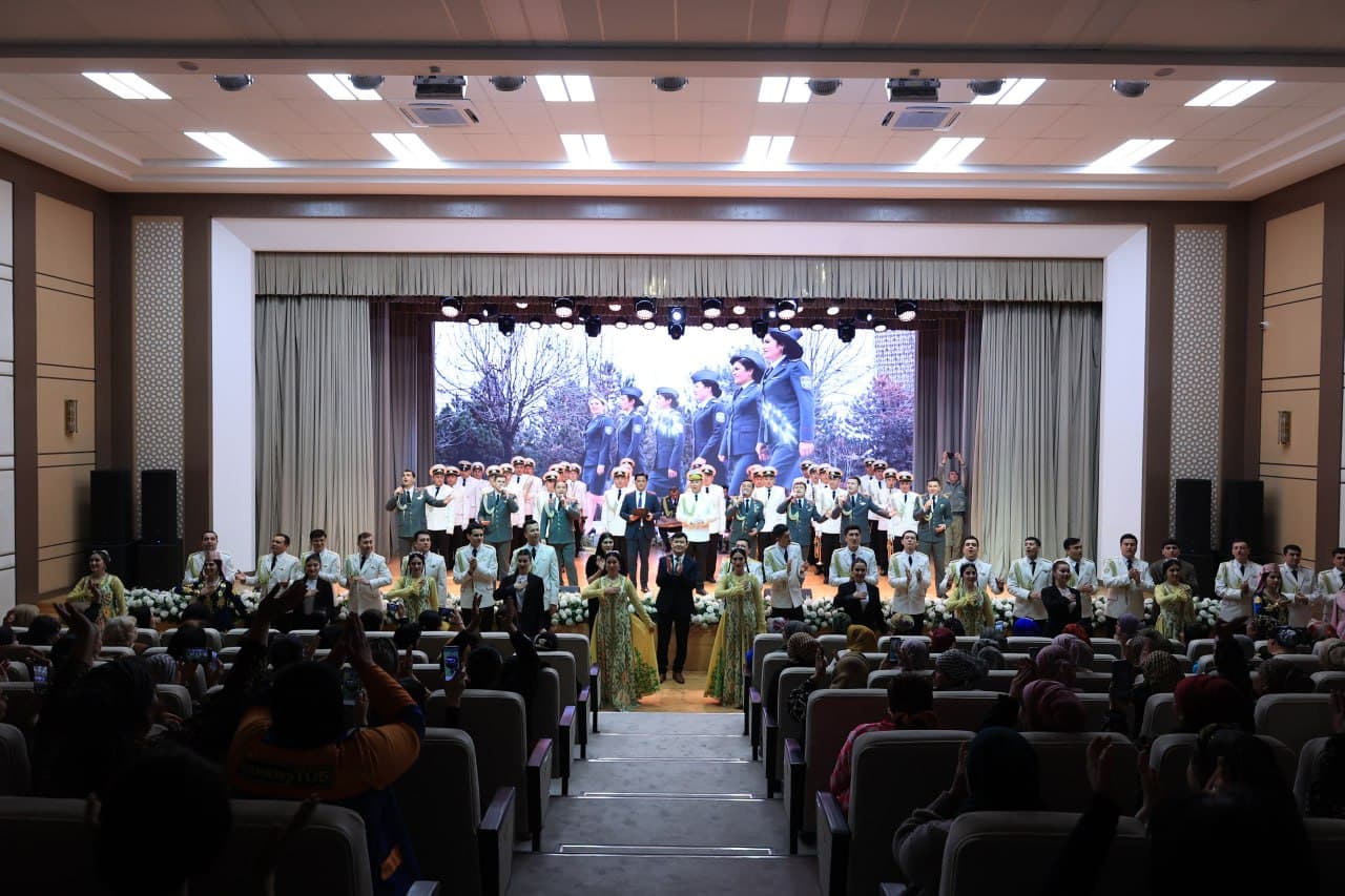 Sen baribir muqaddassan, muqaddas ayol!