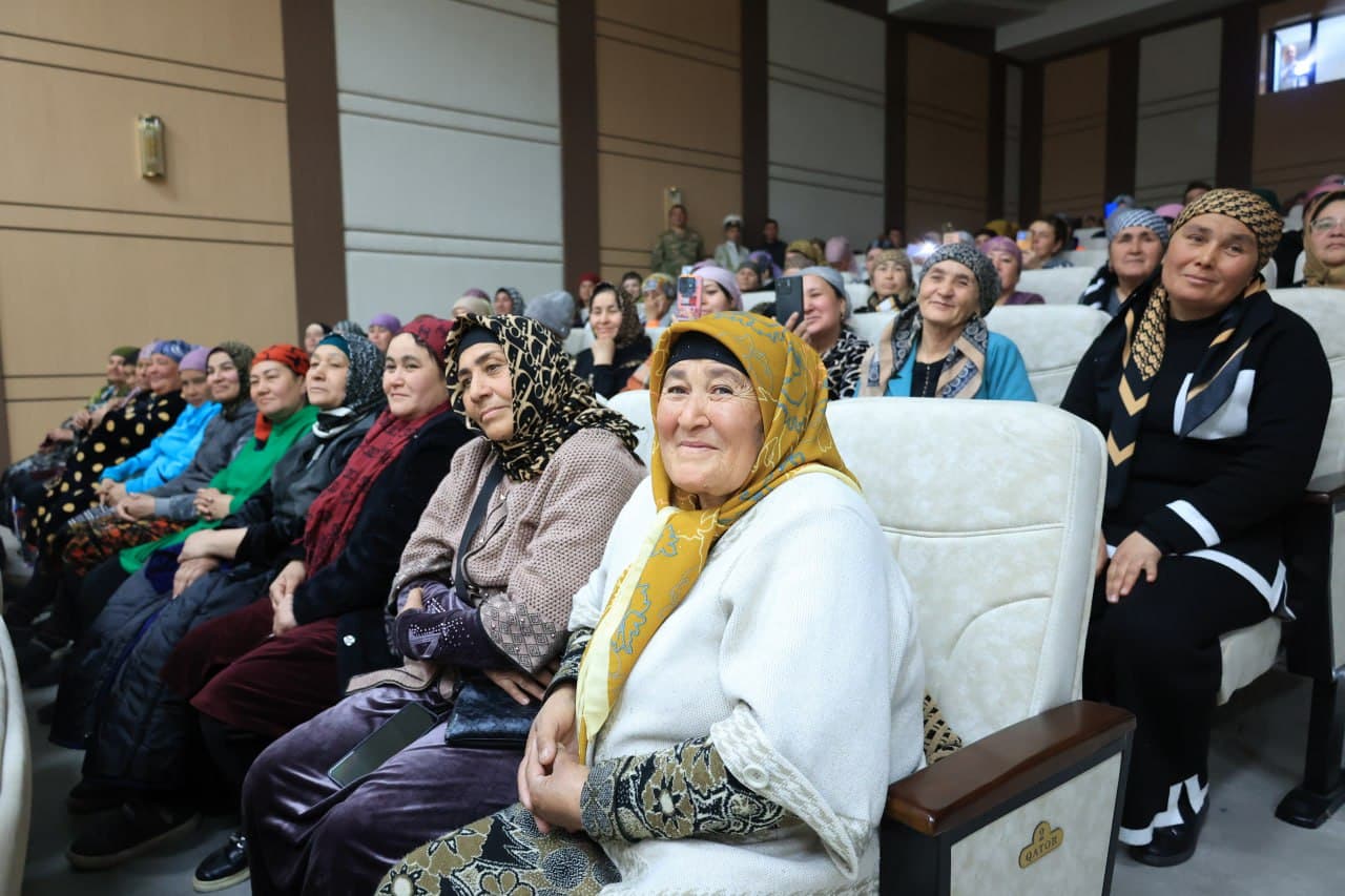 Sen baribir muqaddassan, muqaddas ayol!