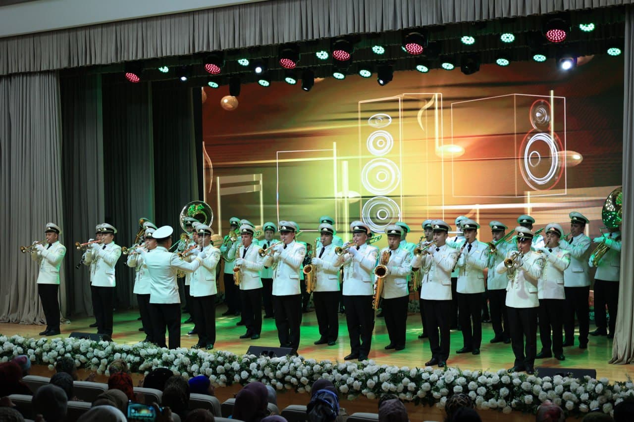 Sen baribir muqaddassan, muqaddas ayol!