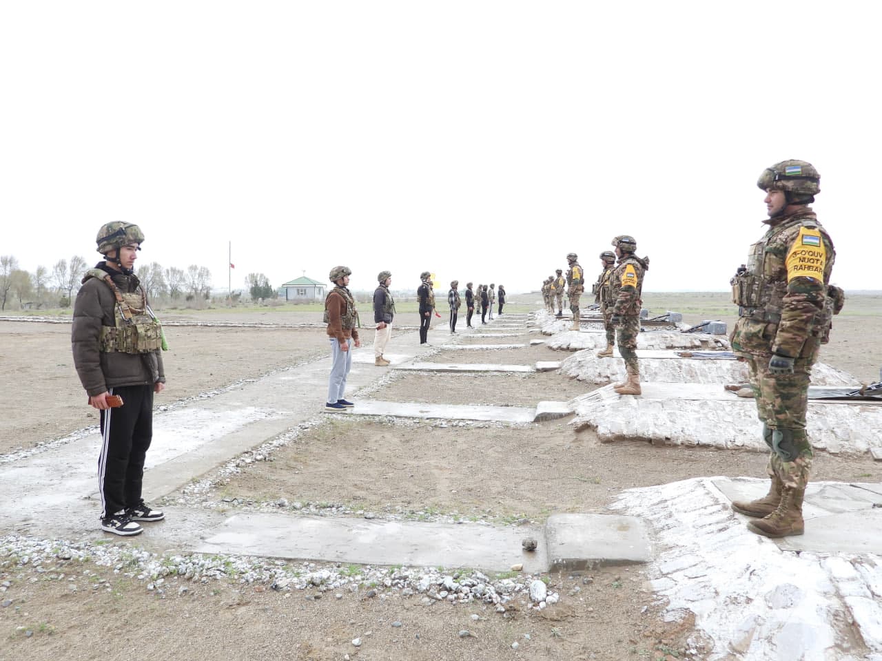 На общевойсковом полигоне "Термез" учащиеся приняли участие в практических занятиях по стрельбе