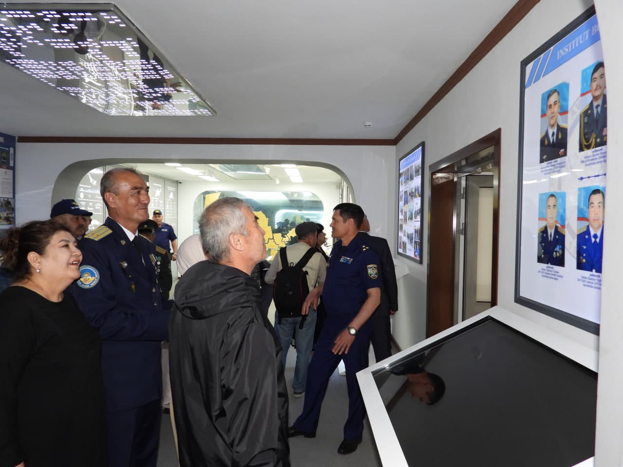 Harbiy aviatsiya faxriylari institut faoliyati bilan tanishdi