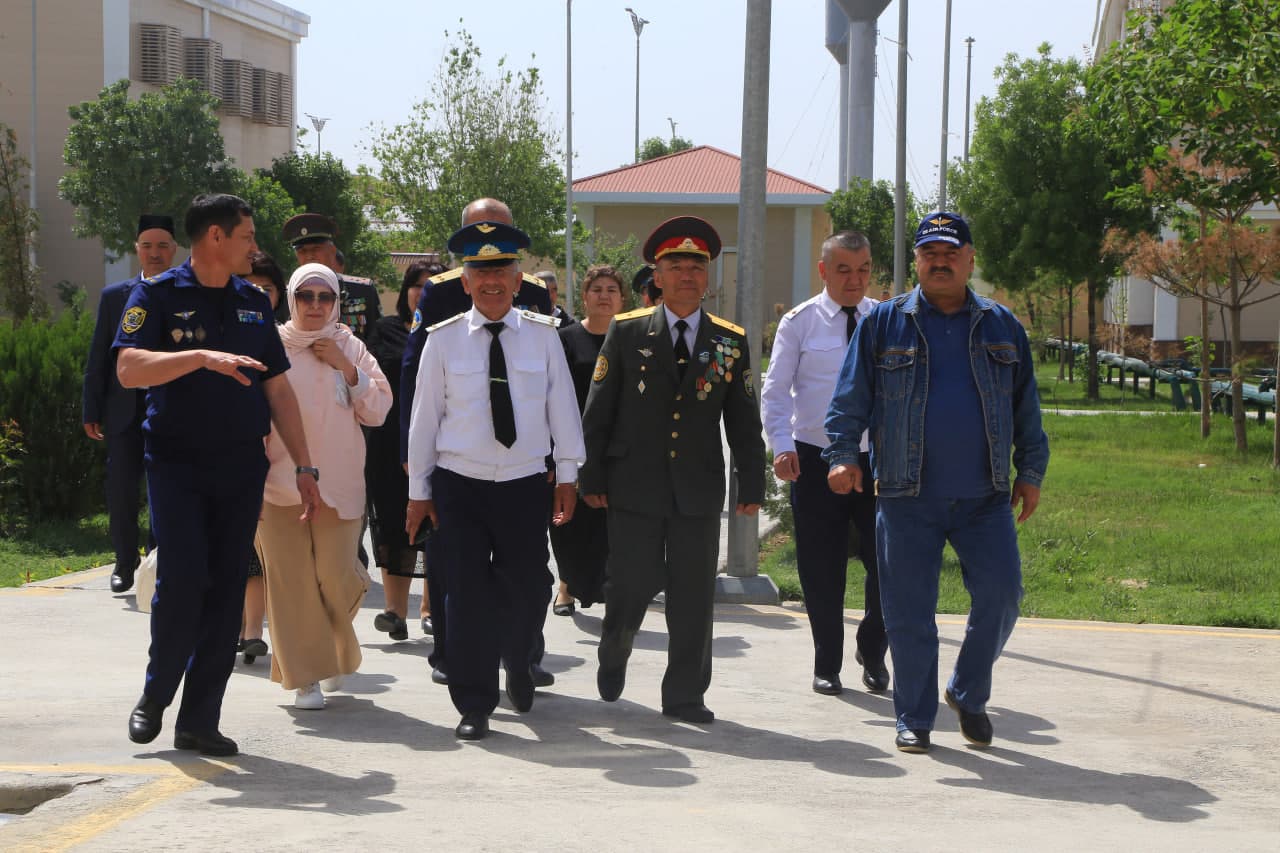 Harbiy aviatsiya faxriylari institut faoliyati bilan tanishdi