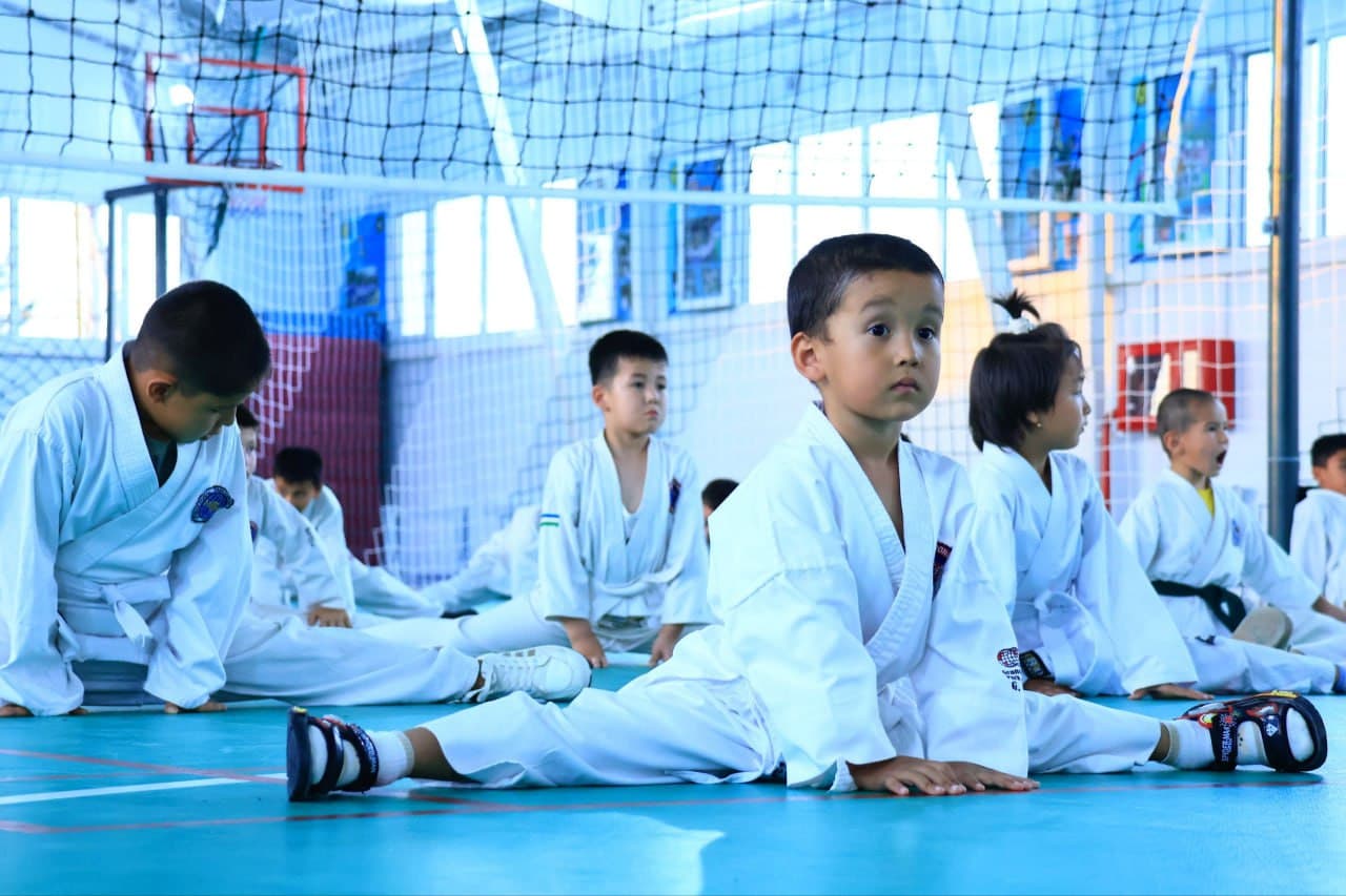 Qashqadaryoda barcha qulayliklarga ega yangi sport zal harbiylar va yoshlar ixtiyoriga topshirildi