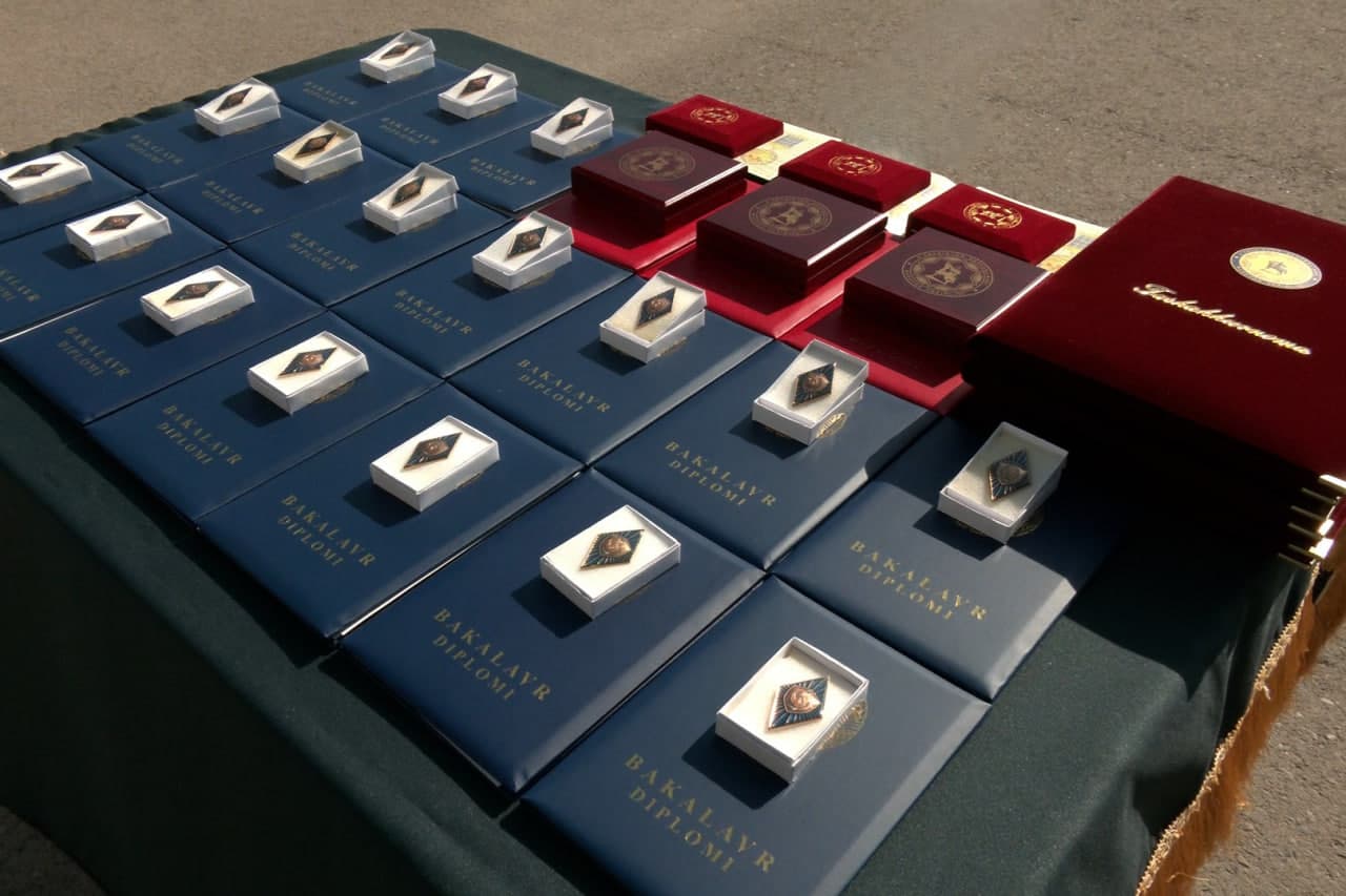 Aloqa harbiy institutida ham katta tantana