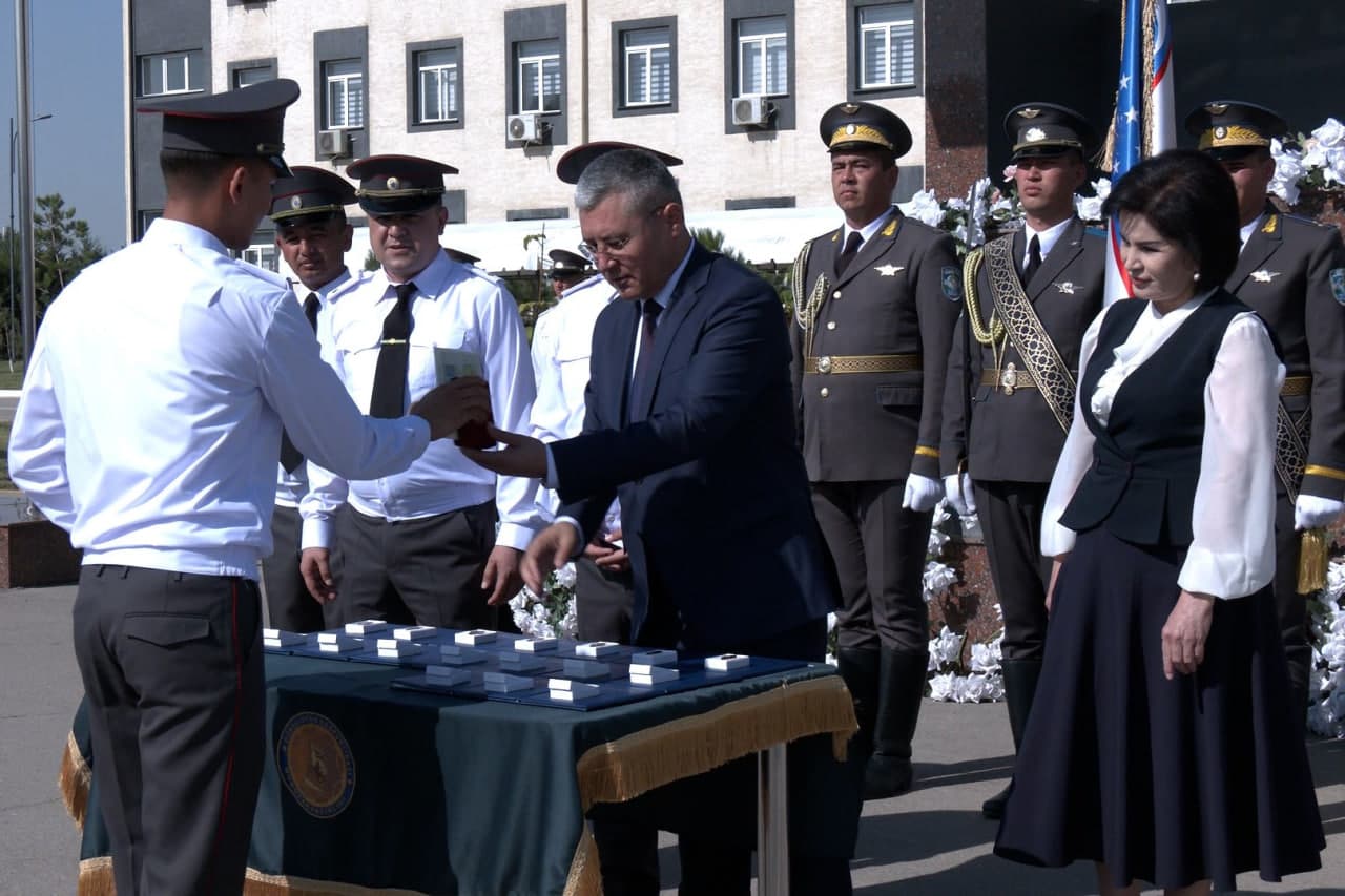 Aloqa harbiy institutida ham katta tantana